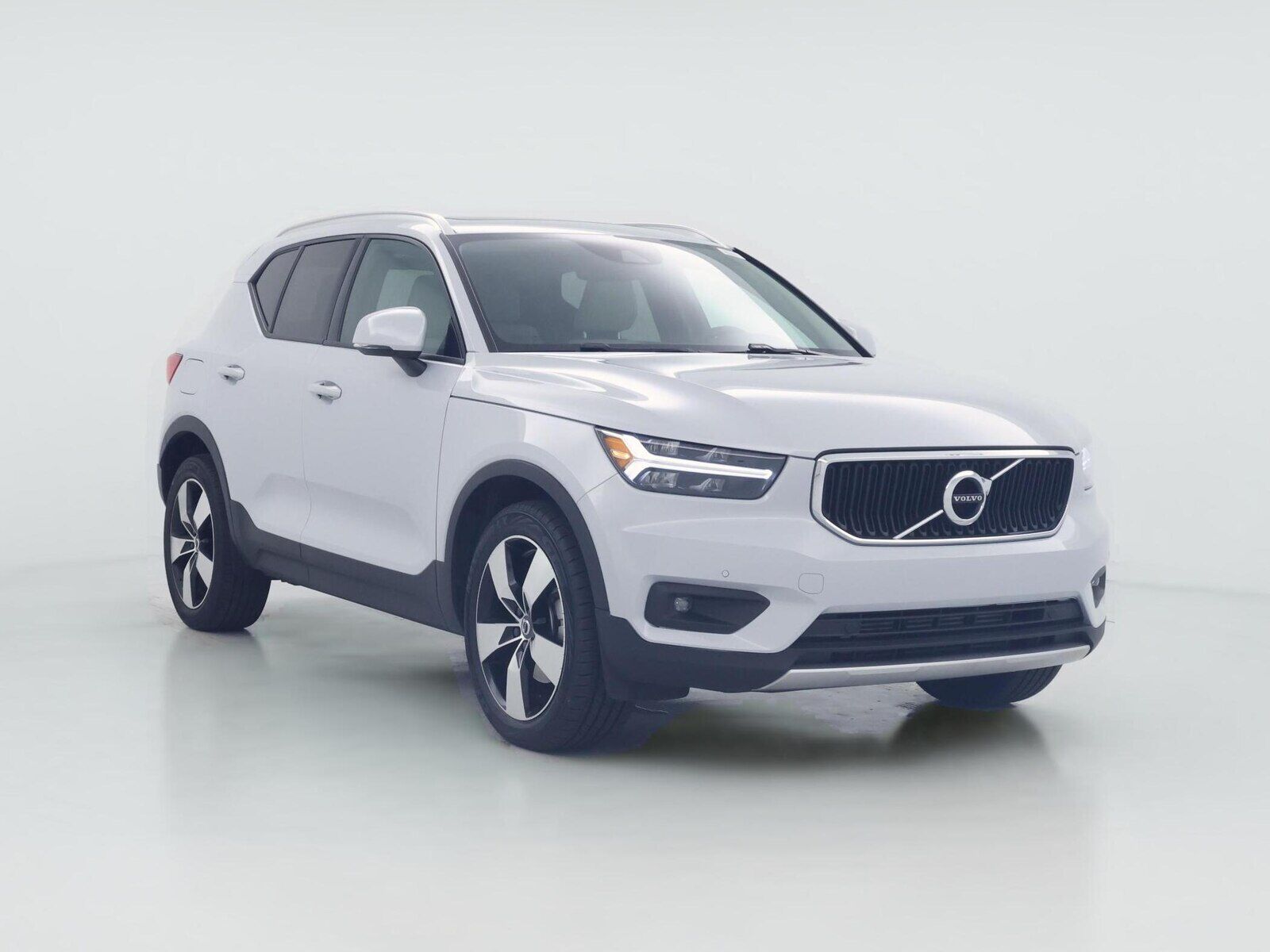 2021 VOLVO XC40