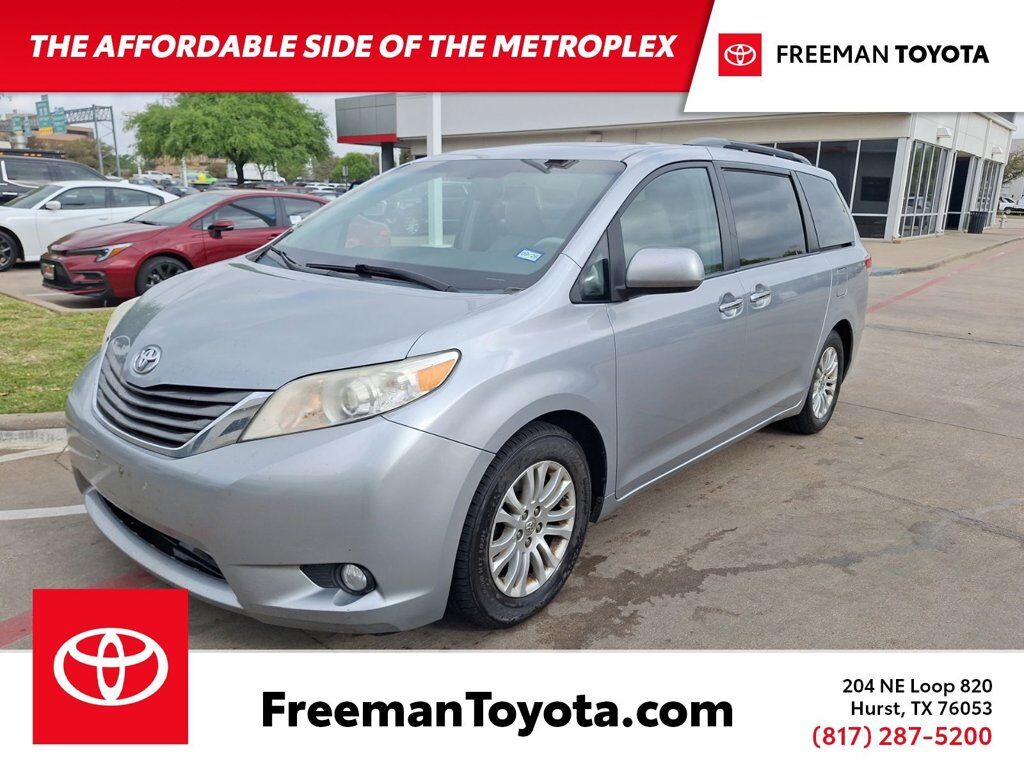 2014 TOYOTA Sienna