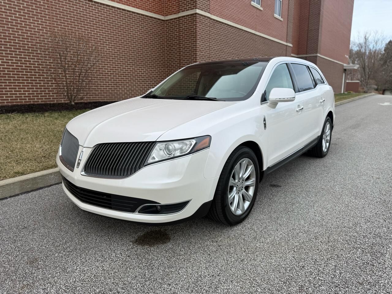 2016 LINCOLN MKT