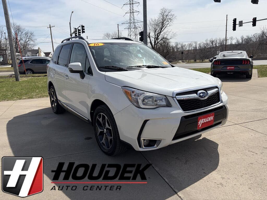 2016 SUBARU Forester