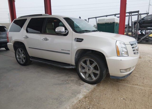 2011 CADILLAC Escalade