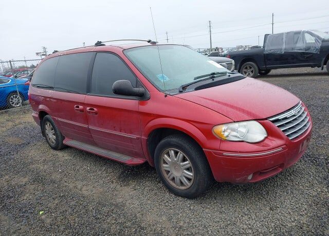 2005 CHRYSLER Town and Country