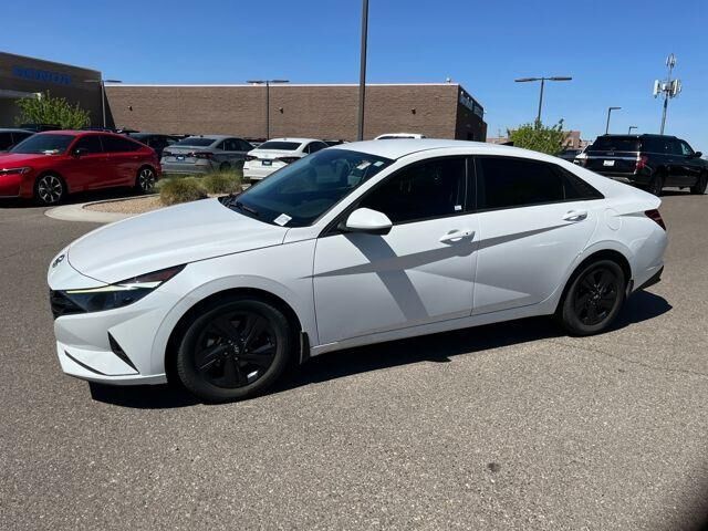 2022 HYUNDAI Elantra