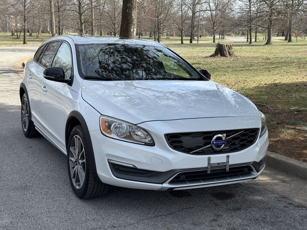 2016 VOLVO V60CC