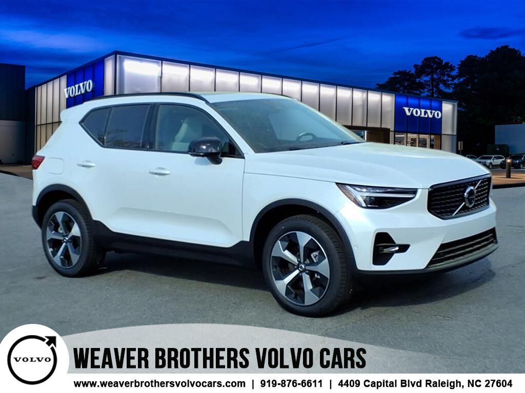 2026 VOLVO XC40