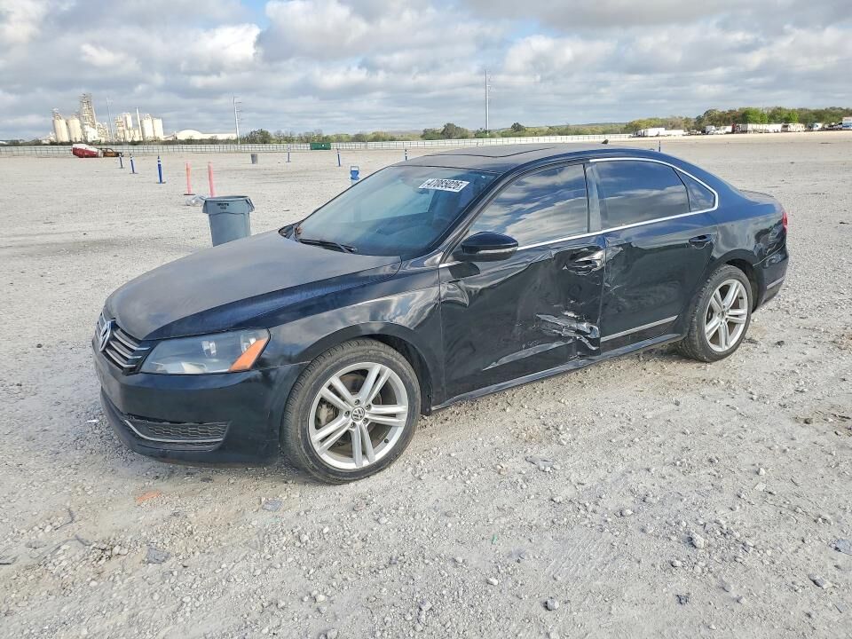2012 VOLKSWAGEN Passat