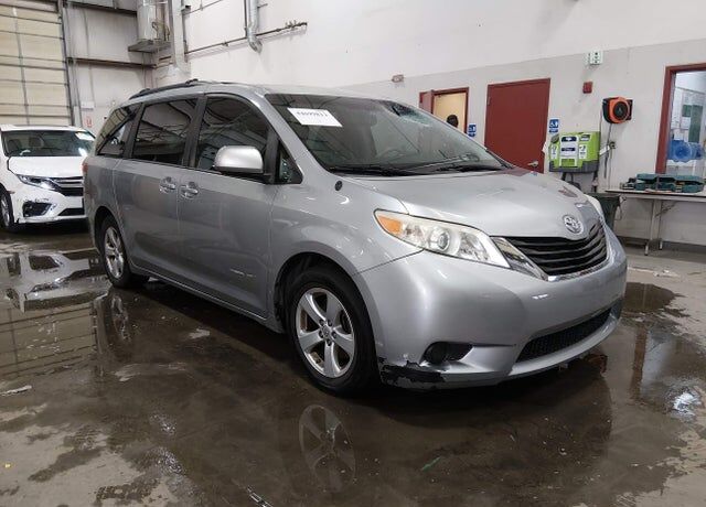 2013 TOYOTA Sienna