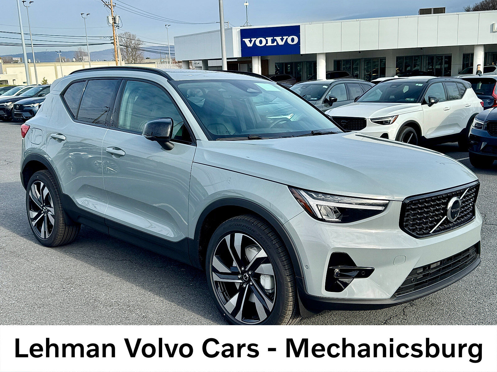 2026 VOLVO XC40
