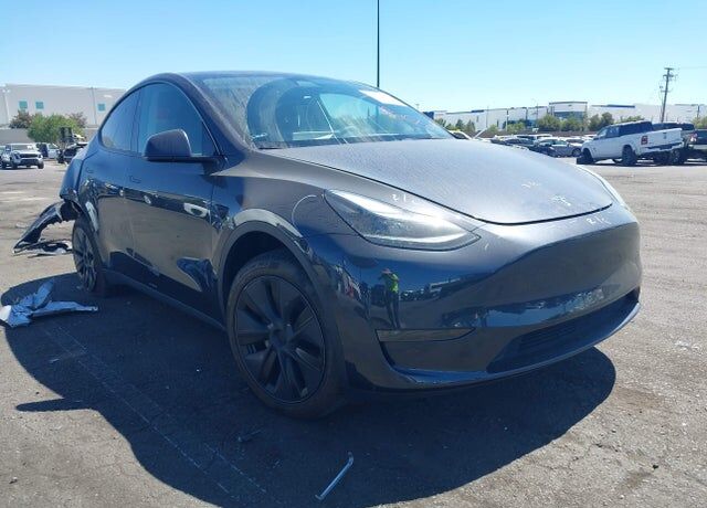 2025 TESLA Model Y