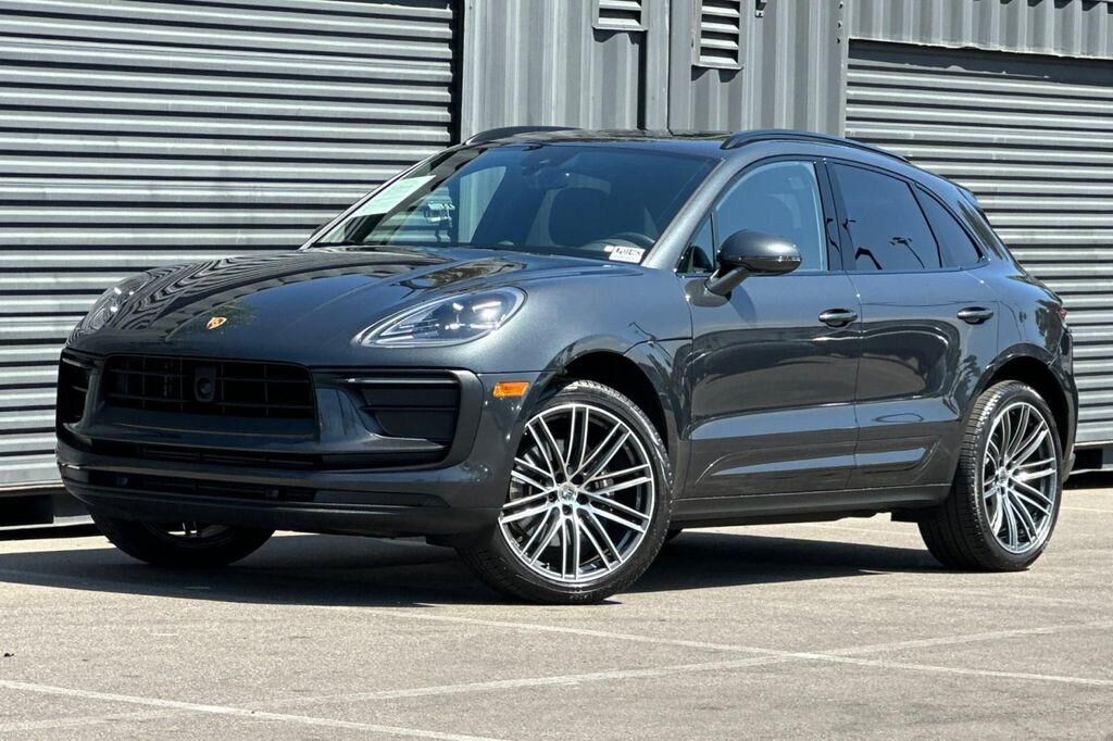 2025 PORSCHE Macan
