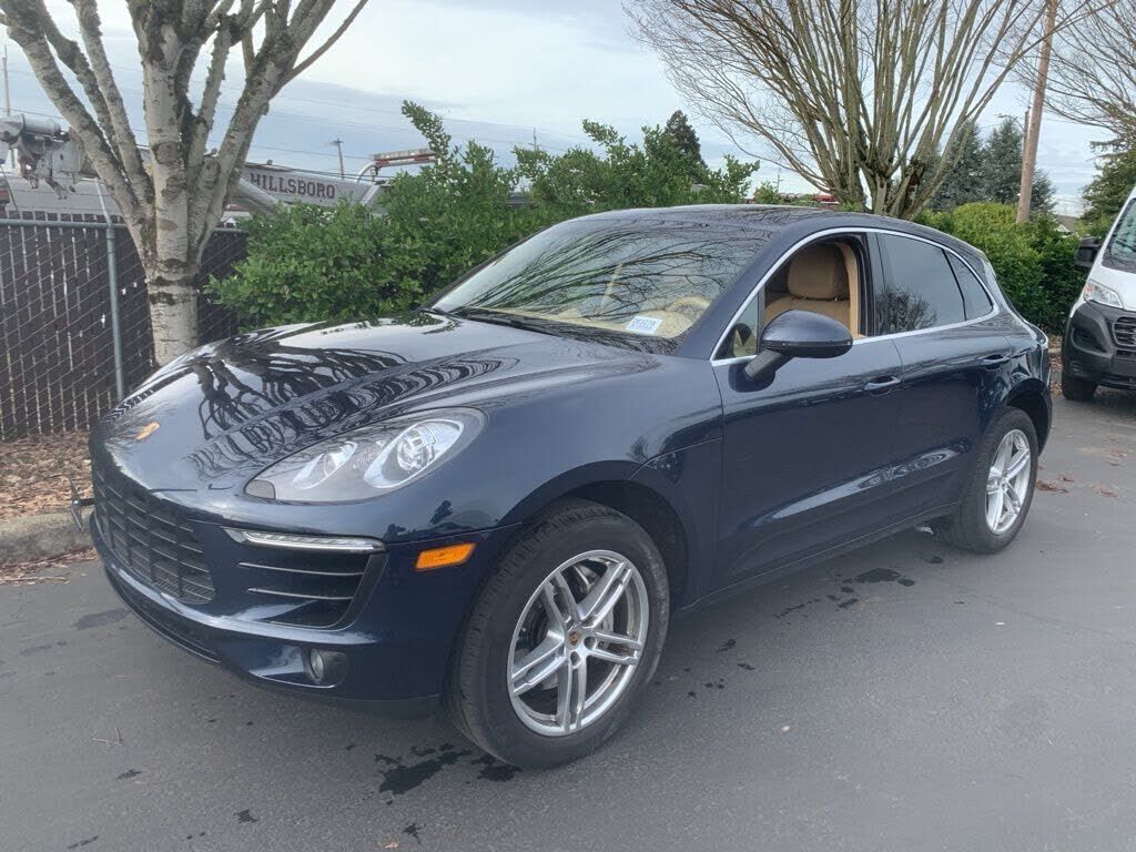2016 PORSCHE Macan