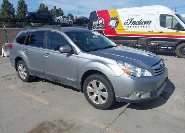 2011 SUBARU Outback