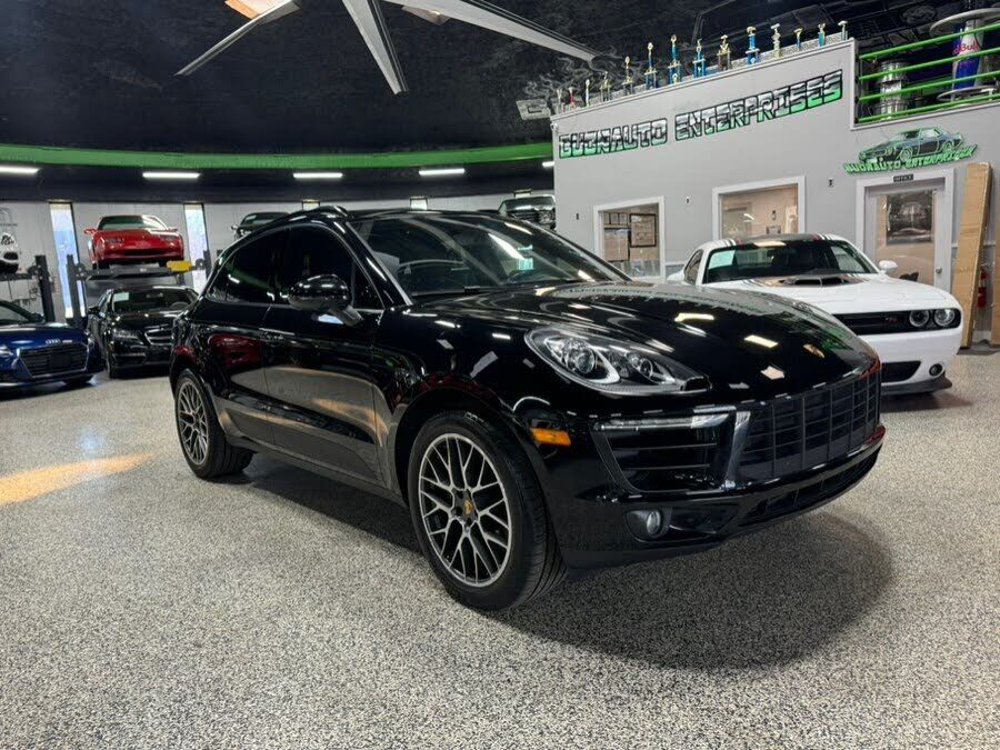 2018 PORSCHE Macan