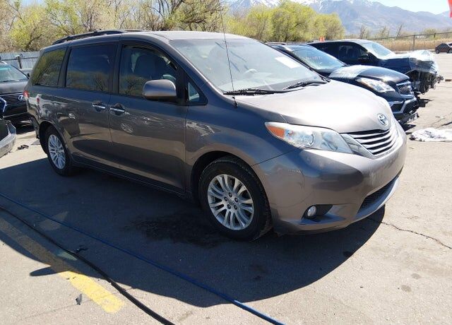 2013 TOYOTA Sienna