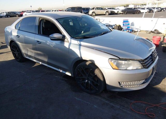 2014 VOLKSWAGEN Passat