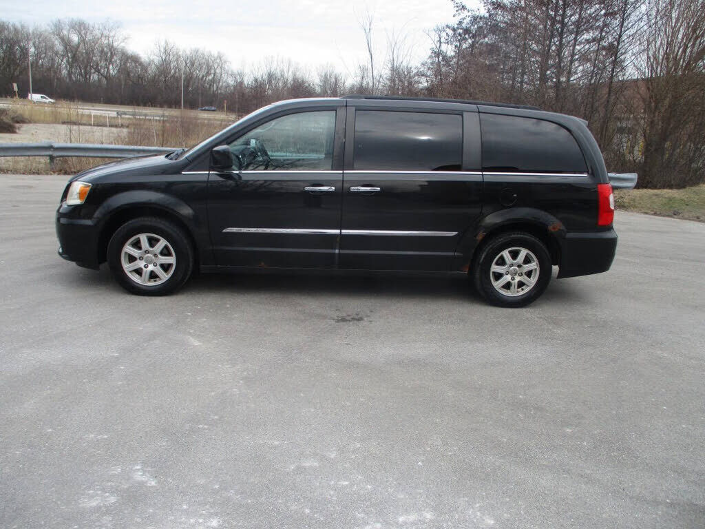 2012 CHRYSLER Town and Country