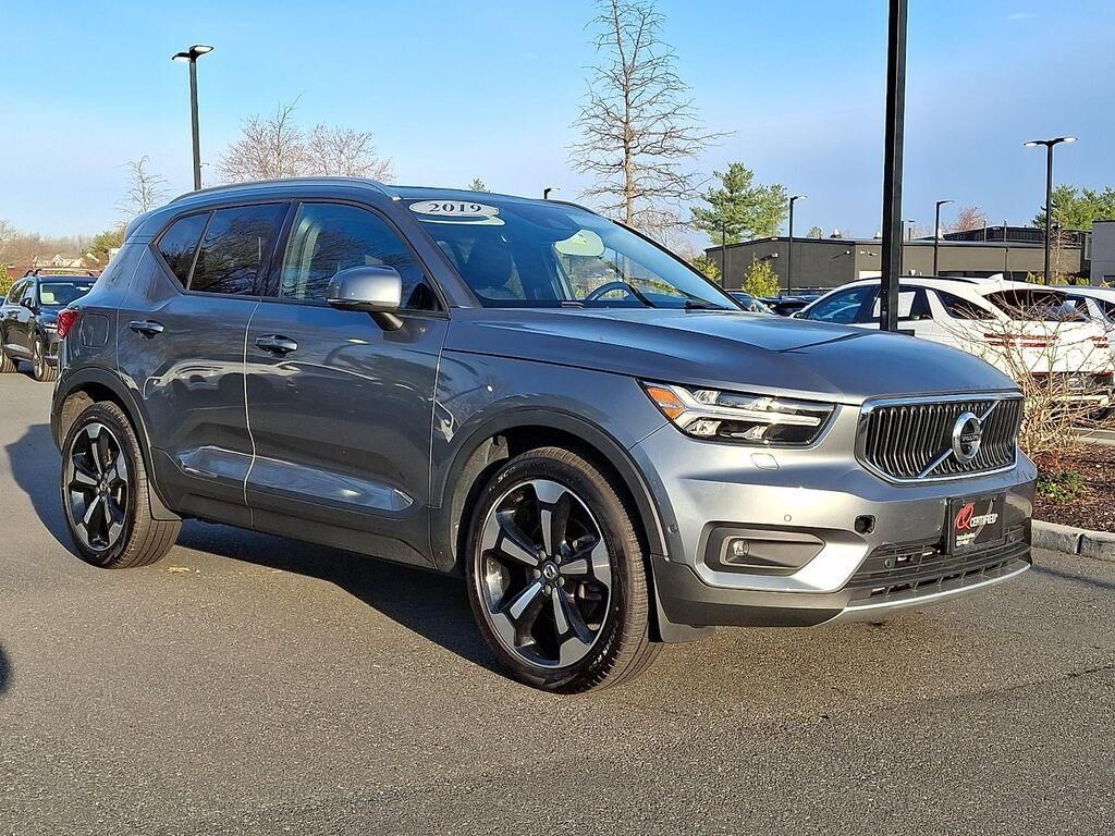 2019 VOLVO XC40