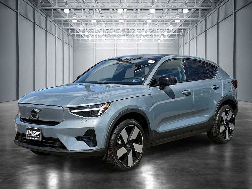 2023 VOLVO C40