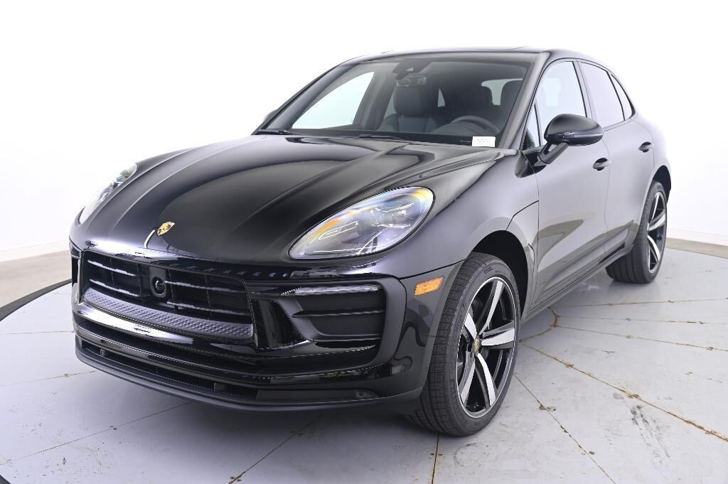 2025 PORSCHE Macan