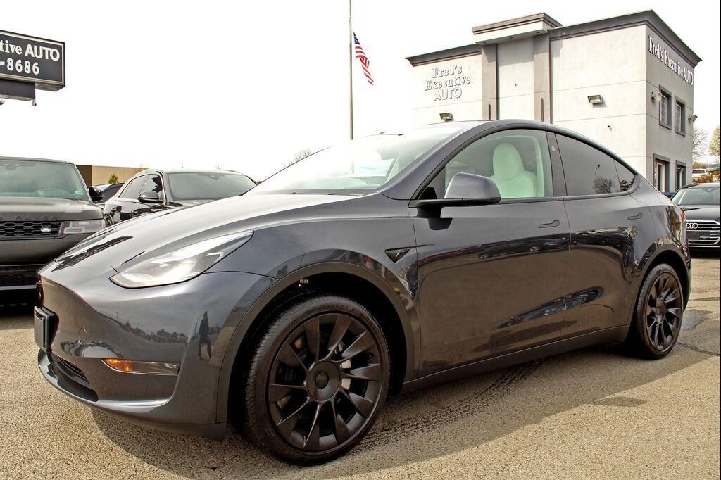 2024 TESLA Model Y