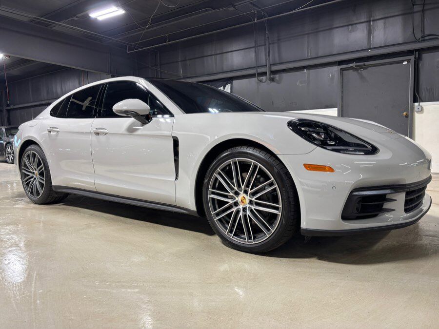 2017 PORSCHE Panamera