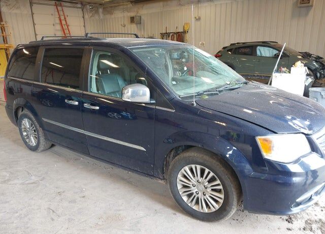 2015 CHRYSLER Town and Country