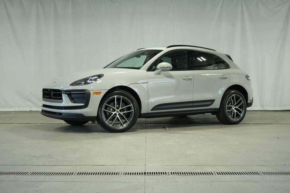 2025 PORSCHE Macan