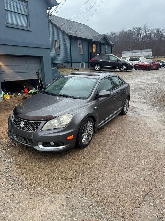 2013 SUZUKI Kizashi