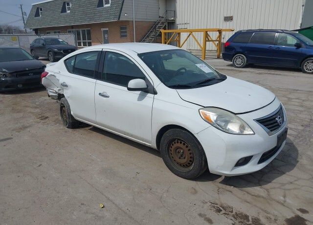 2014 NISSAN Versa