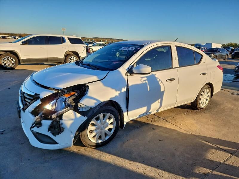 2017 NISSAN Versa