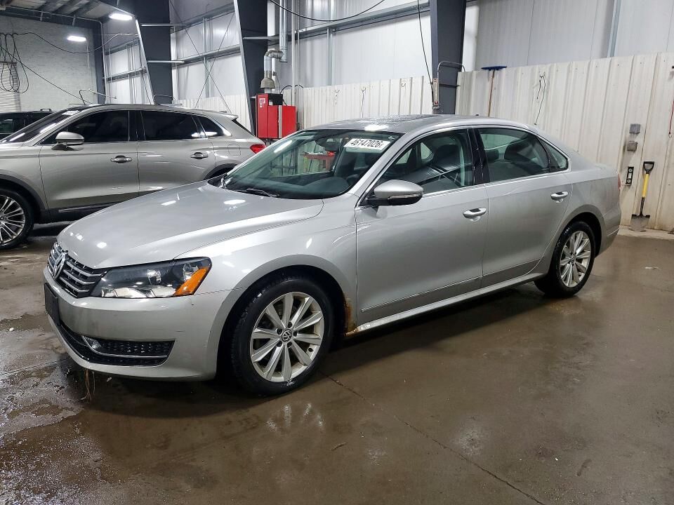 2012 VOLKSWAGEN Passat