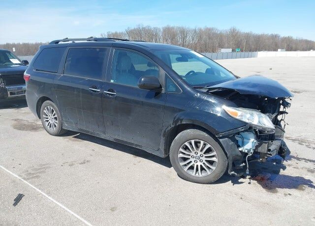 2019 TOYOTA Sienna