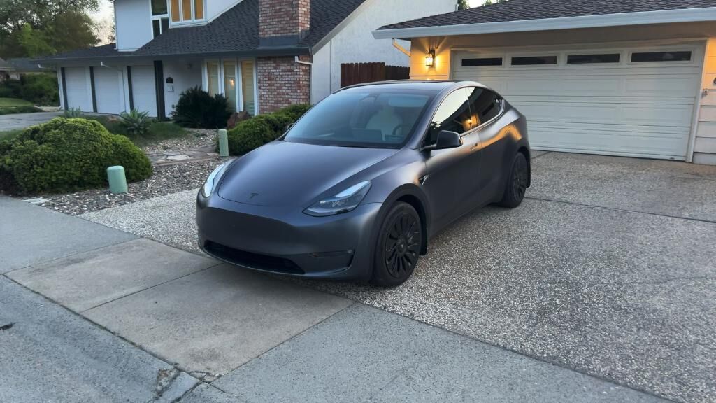 2023 TESLA Model Y