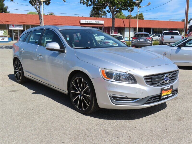 2016 VOLVO V60