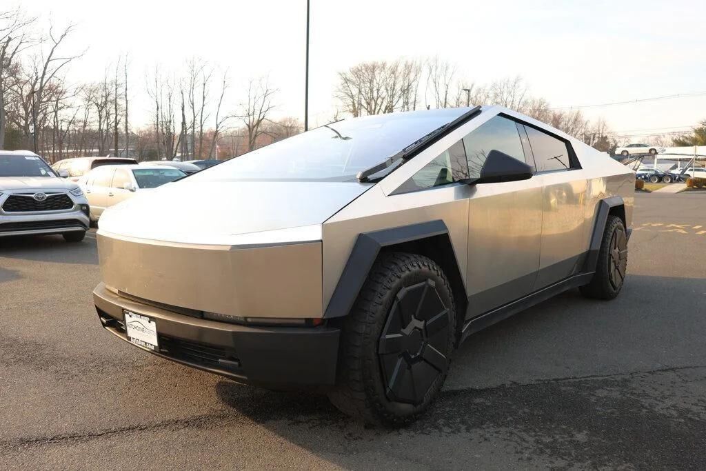 2024 TESLA Cybertruck