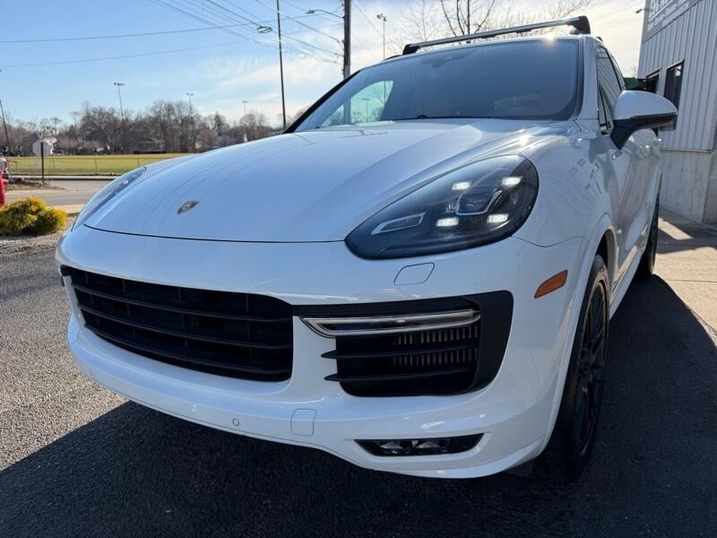 2017 PORSCHE Cayenne