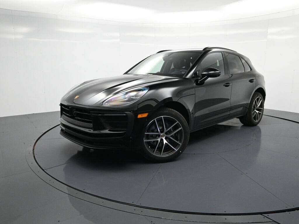 2026 PORSCHE Macan