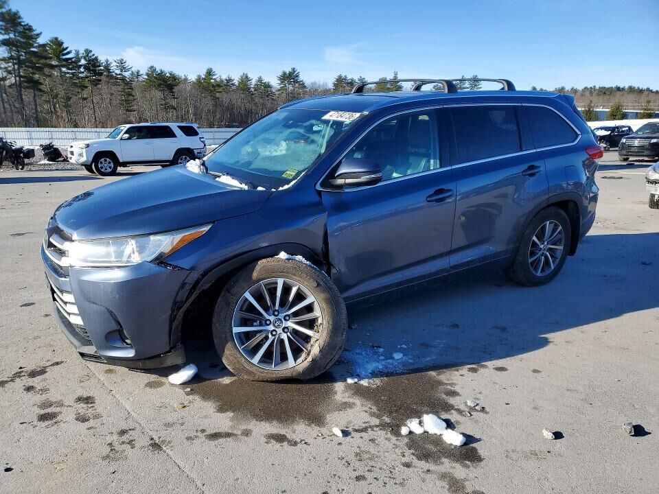 2018 TOYOTA Highlander