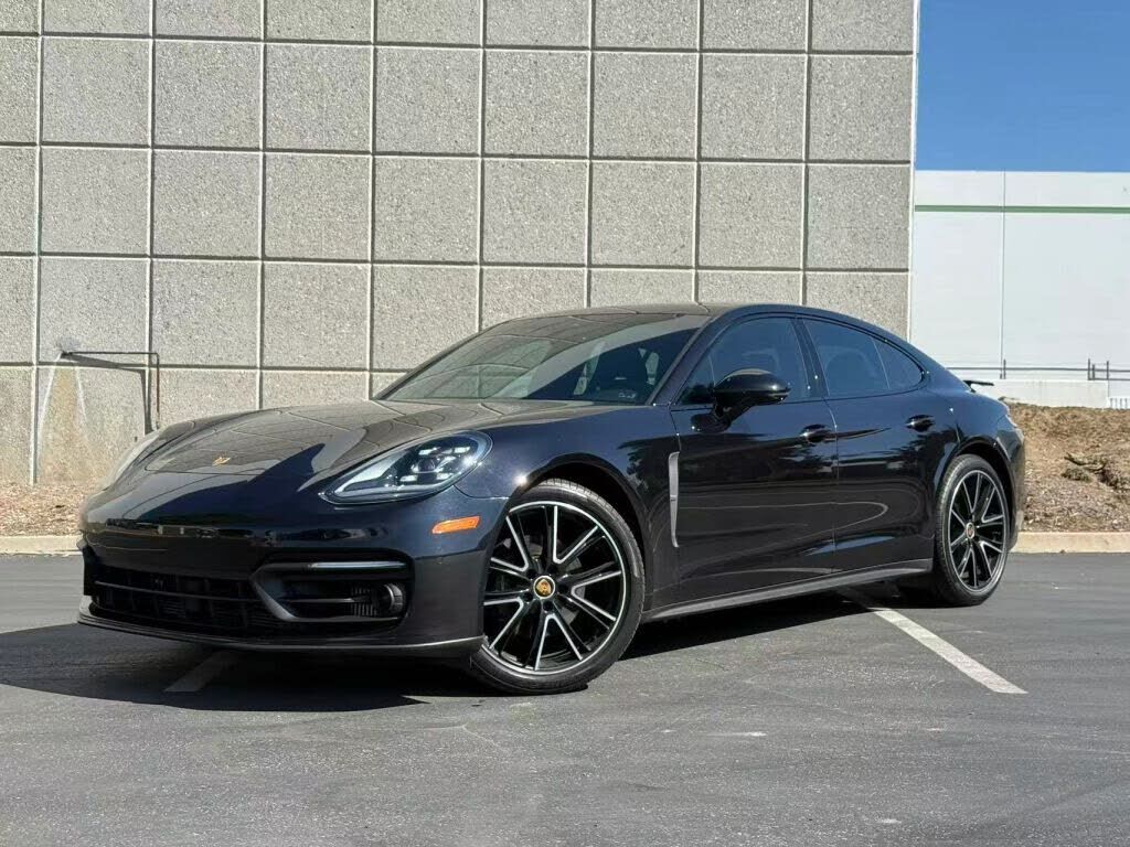 2023 PORSCHE Panamera