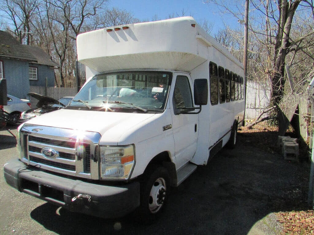 2011 FORD E-450