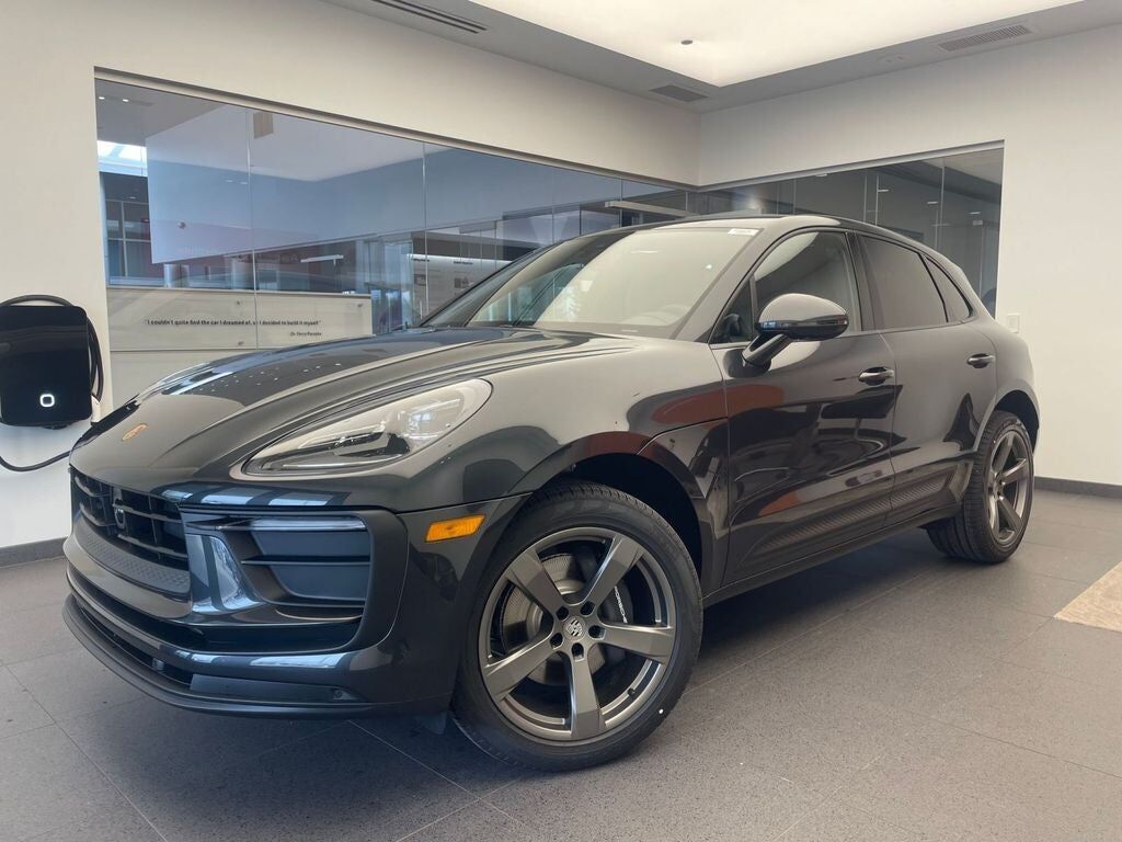 2026 PORSCHE Macan