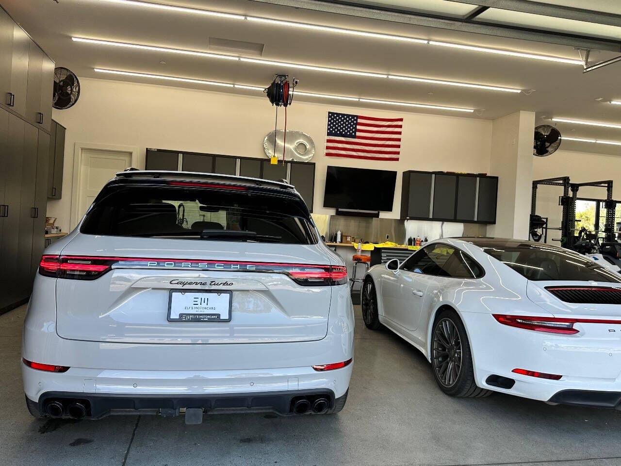 2023 PORSCHE Cayenne