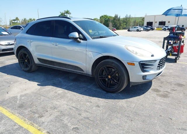 2017 PORSCHE Macan