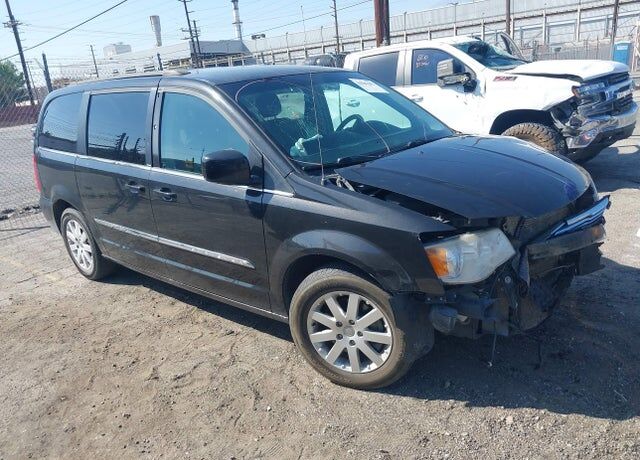 2014 CHRYSLER Town and Country