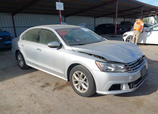 2017 VOLKSWAGEN Passat