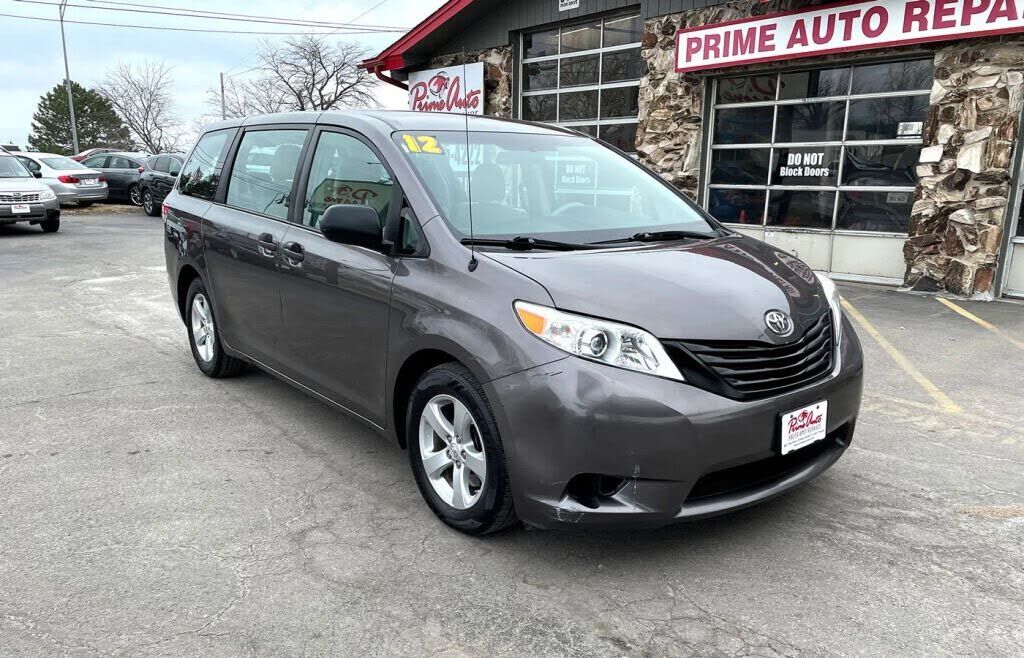 2012 TOYOTA Sienna