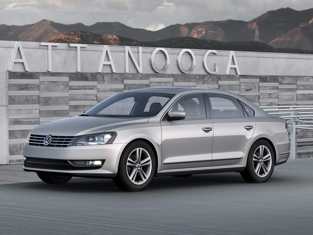 2013 VOLKSWAGEN Passat