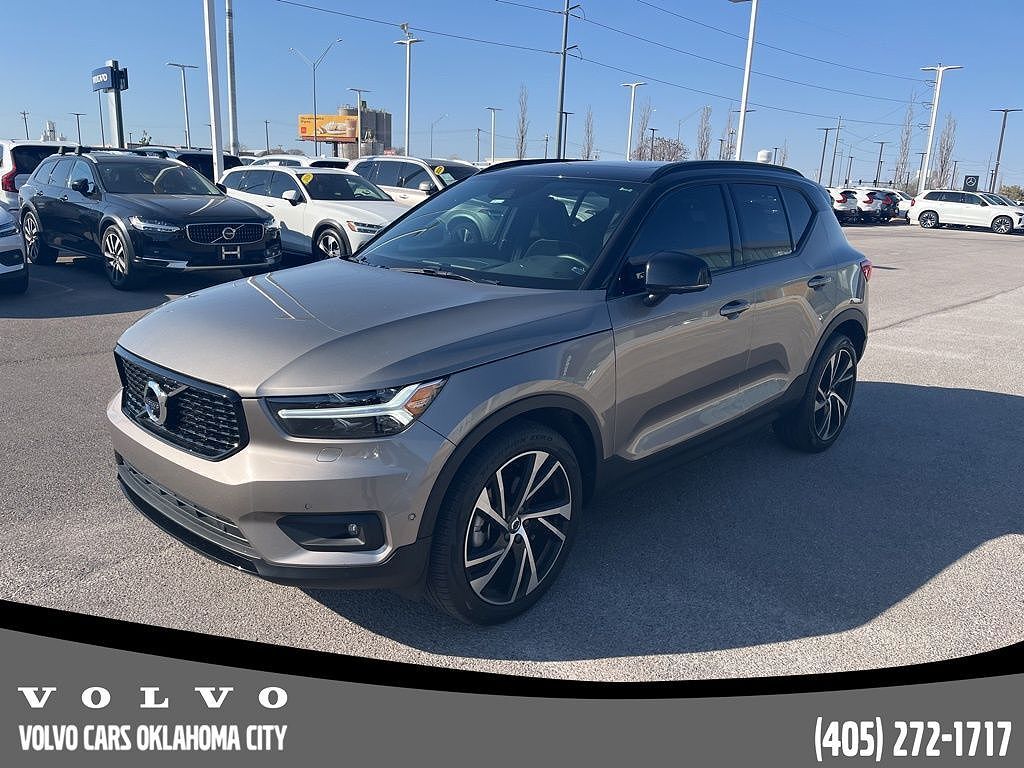 2022 VOLVO XC40