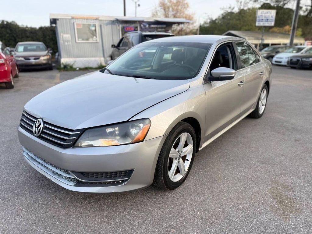 2013 VOLKSWAGEN Passat