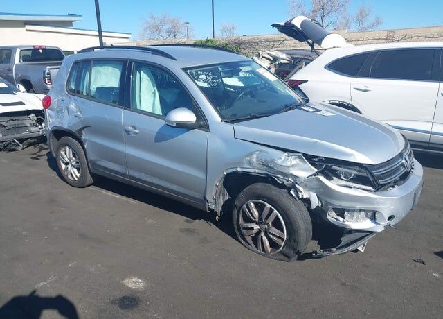 2017 VOLKSWAGEN Tiguan
